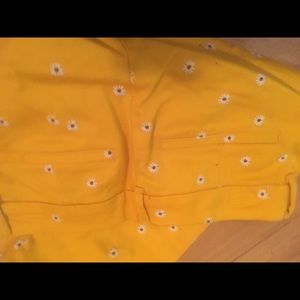 Casual pants with daisies